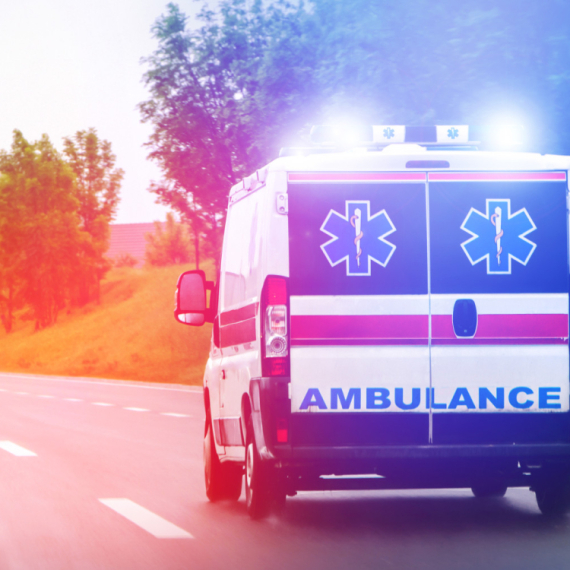 Osmogodišnjak pao sa zgrade; Na intenzivnoj nezi, u veoma teškom stanju; Užas u Somboru