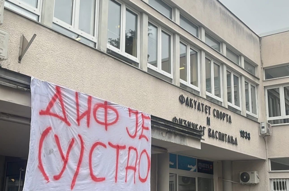Studenti sa američkom NVO na brifingu: Deli instrukcije za aktivnosti na "blokadama" fakulteta FOTO