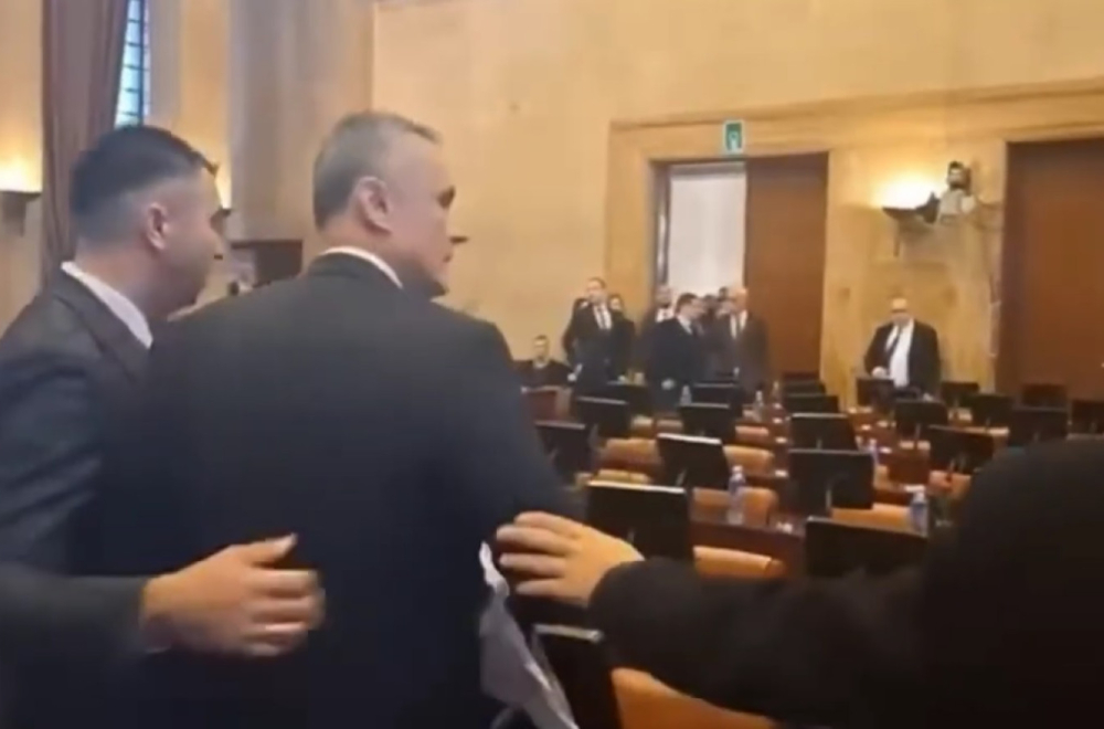 The opposition created a new scandal: The Assembly session was interrupted again