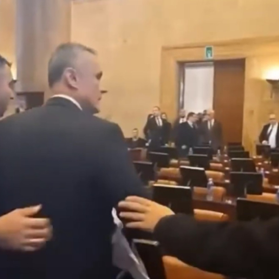 The opposition created a new scandal: The Assembly session was interrupted again