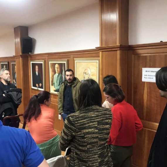 Isplivao još jedan dokaz ko instruiše studente: Odbornik "Srbija Centra" posetio Rektorat FOTO