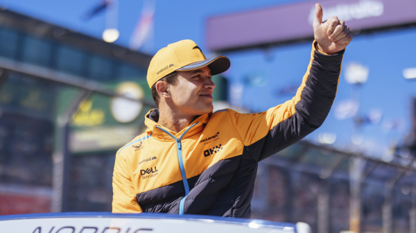 Noris doneo Meklarenu titulu – Luis se u suzama oprostio od Mercedesa