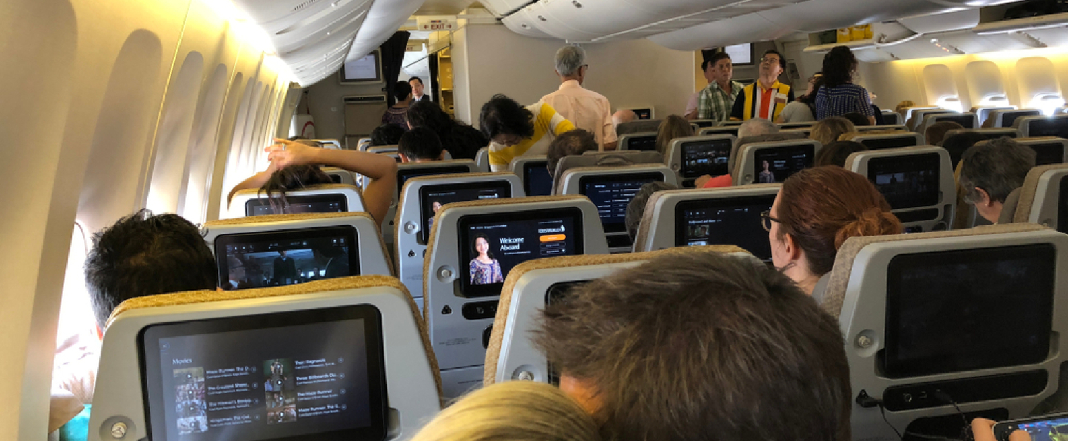 Hteo bolje mesto u avionu i doplatio 73 evra: Završio tik do toaleta FOTO
