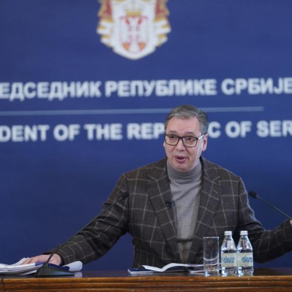 Vučić: "Pored mene je zastava Ekspa"; "Drugi smo u Evropi po stopi rasta"