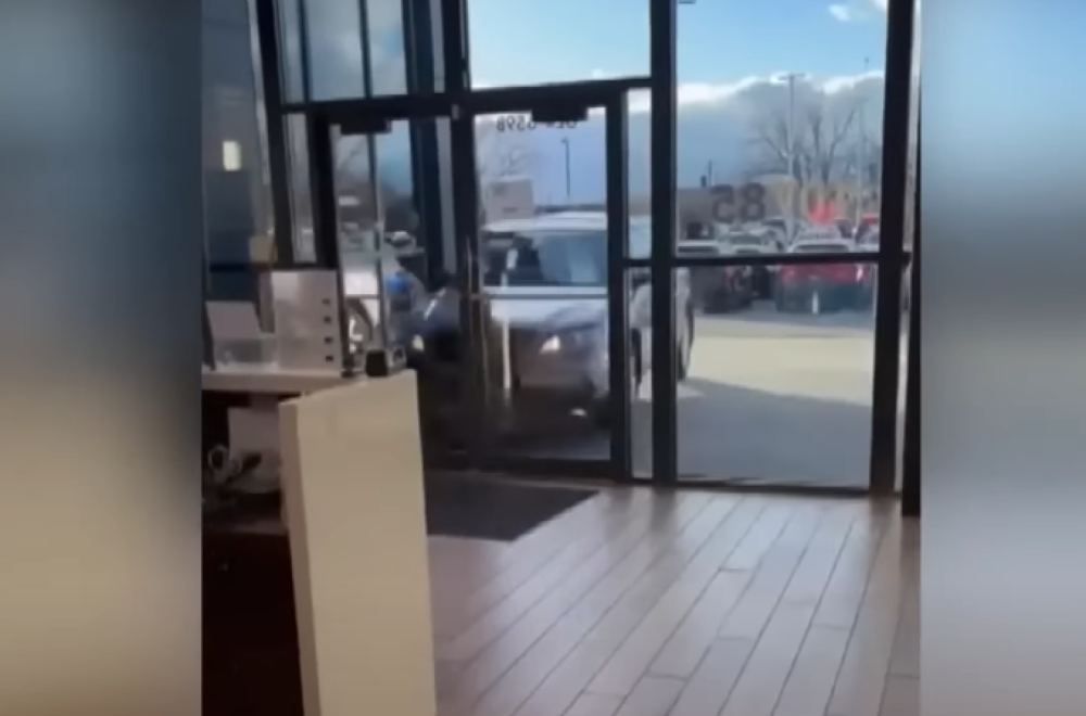 Nisu hteli da mu vrate novac: Besni kupac im se žestoko osvetio VIDEO