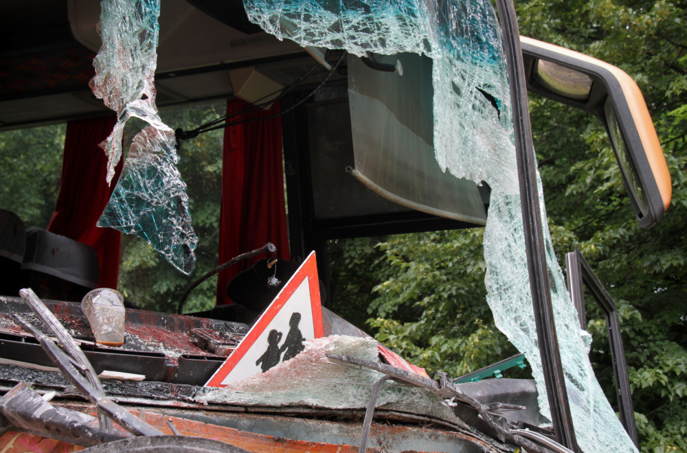 Autobus sleteo sa puta: Najmanje 25 mrtvih FOTO
