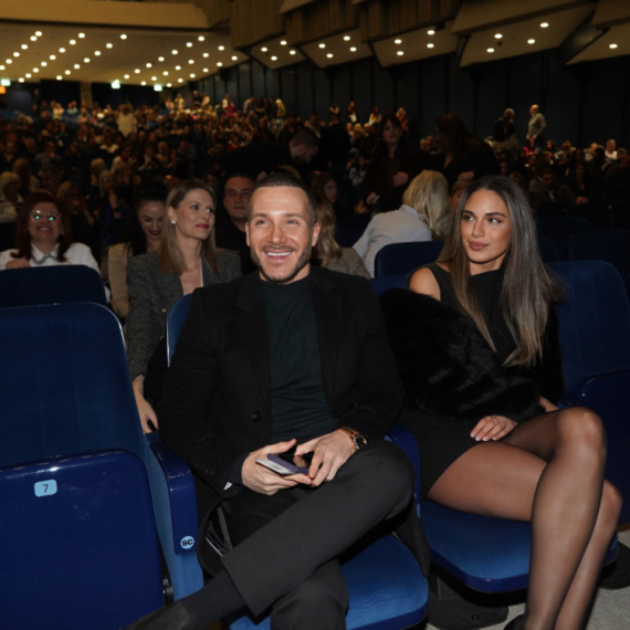 Posle navoda o raskidu, Saša Kovačević viđen sa devojkom Zoranom: Na njenoj ruci zasijao prsten FOTO