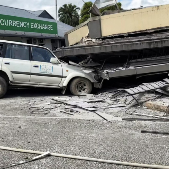 Devastating 7.4-magnitude earthquake: There are dead; Terrible footage VIDEO