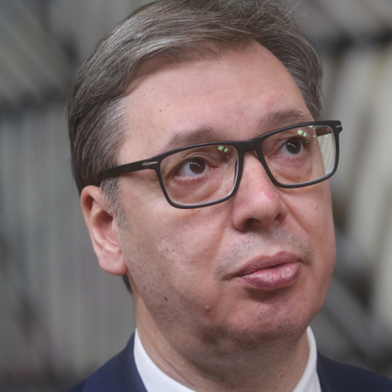 Najbliži Trampov saradnik potvrdio Vučićeve reči: Ogromne pare za proteste stižu iz inostranstva FOTO