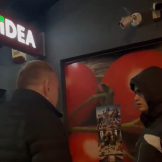 Đilas sinoć mafijao, danas na kapućinu: "Sedi pored mene, nije mu ništa" FOTO/VIDEO