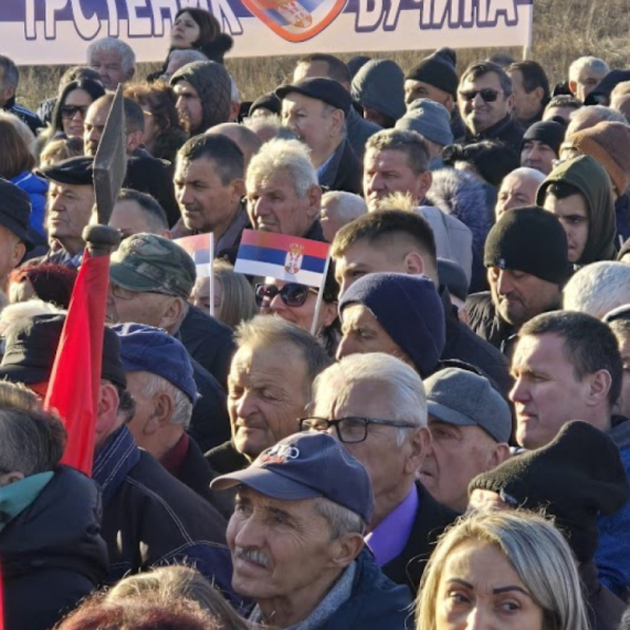Hiljade ljudi izašlo na otvaranje deonice auto-puta od Kruševca do Vrnjačke Banje FOTO/VIDEO