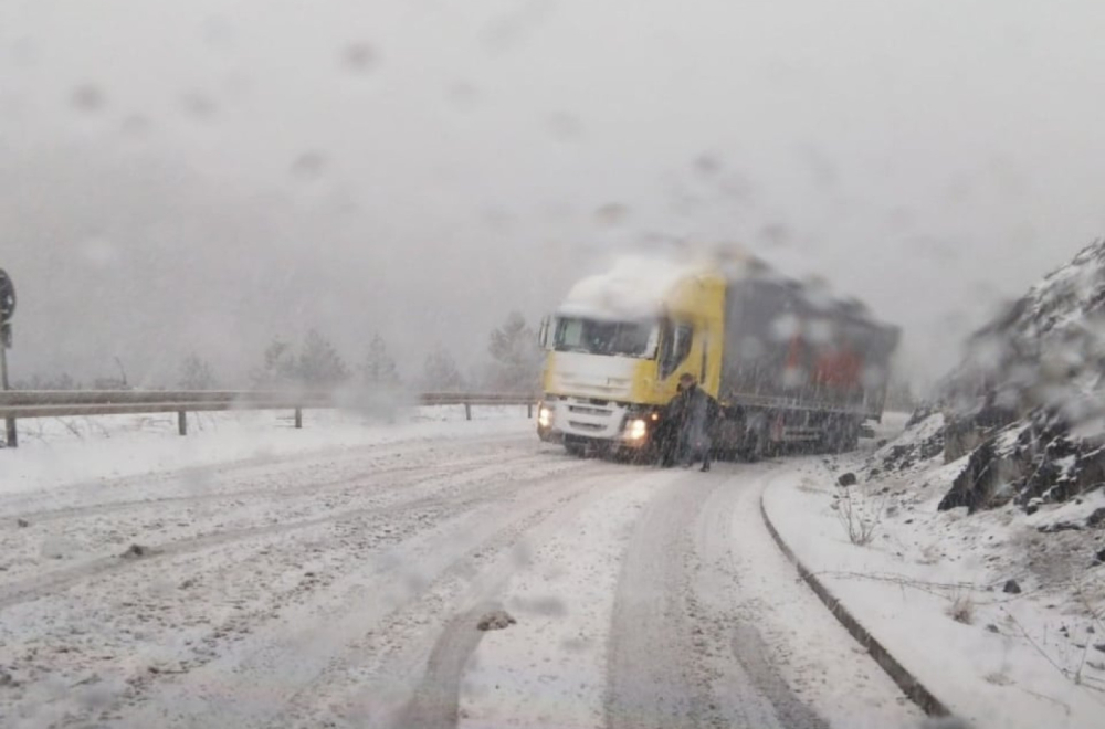 Zabelelo se u Hrvatskoj: Zaglavljeni kamioni FOTO
