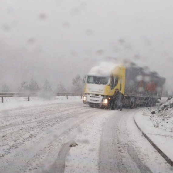 Zabelelo se u Hrvatskoj: Zaglavljeni kamioni FOTO