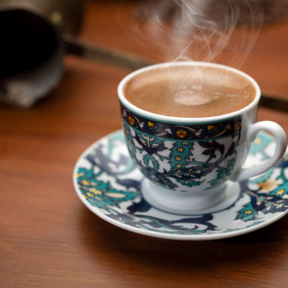 Muči vas glavobolja? Popijte šoljicu domaće kafe sa ovim sastojkom i zaboravite na bol