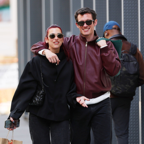 Verila se Dua Lipa: Glumac joj stavio prsten na poseban dan; "Ovo je za zauvek" FOTO