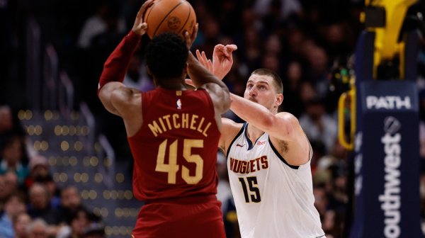 Jokić piše istoriju – Denver gubi uz rekord trojki u NBA VIDEO