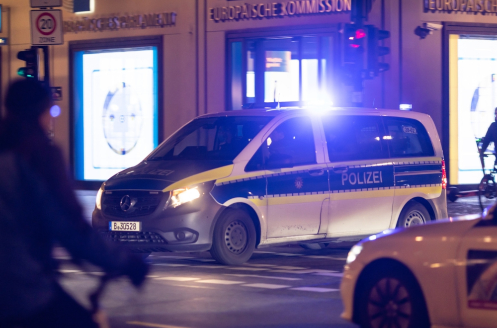 Majka i četvoro dece izbodeni nožem; Napadač u bekstvu, policija upozorila građane