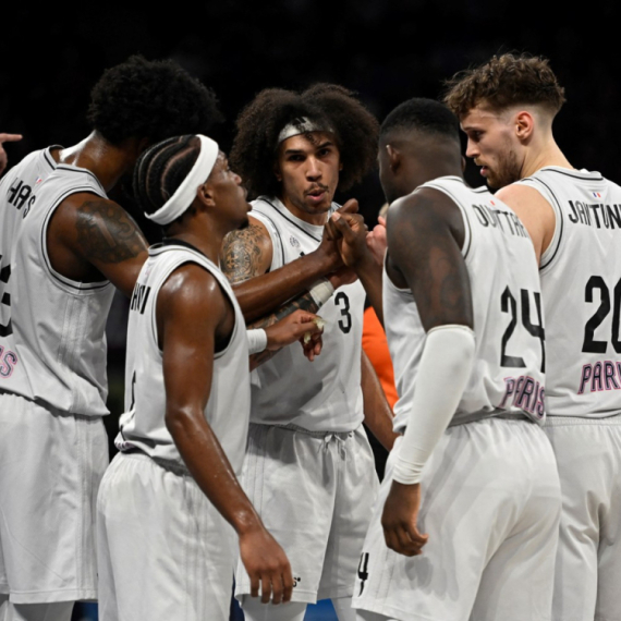 Pariz ubedljiv pred dolazak Partizanu