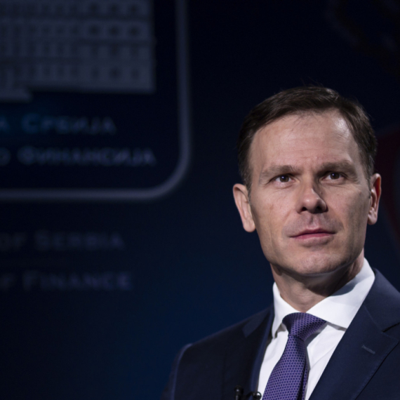 "Do kraja godine prosečna plata 1.000 evra, primena zakona o kreditima za mlade od 1. marta"