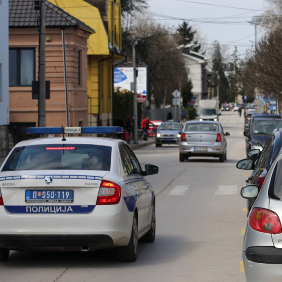 Pao falsifikator zbog novčanice od 2.000 dinara; Pronađeno još sumnjivog novca