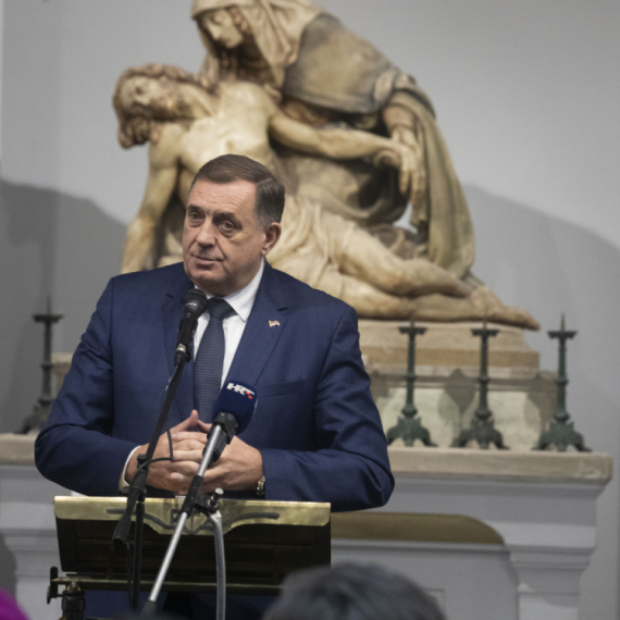 Dodik poručio Vučiću: Vaša državnička mudrost srpski narod vodi putem mira i jedinstva