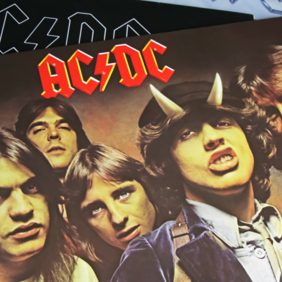 Novi fanovi kultnog rok benda u dilemi: Kako je AC/DC dobio ime? VIDEO