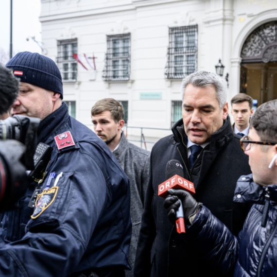 Poraz: Karl se skroz povlači