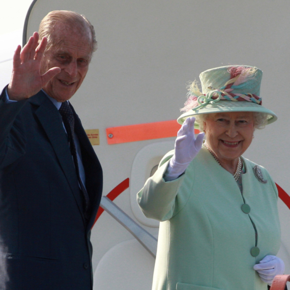Skida se oznaka tajnosti sa hiljade pisama kraljice Elizabete i princa Filipa FOTO