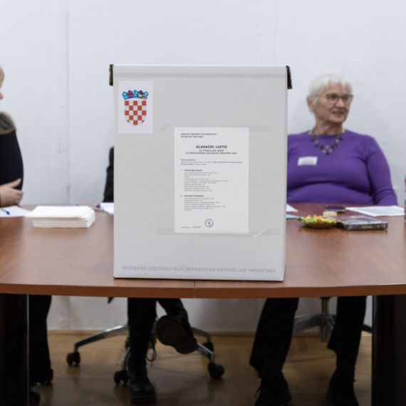 Užas u Hrvatskoj: Muškarac došao na glasanje i preminuo; Hitno zatvoreno biralište