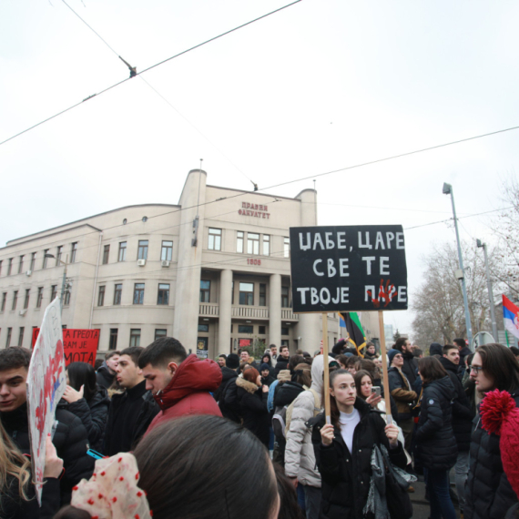 Demonstranti zagovaraju ideju otcepljenja Vojvodine; Film "Dosije Vojvodina" daje ključne odgovore VIDEO