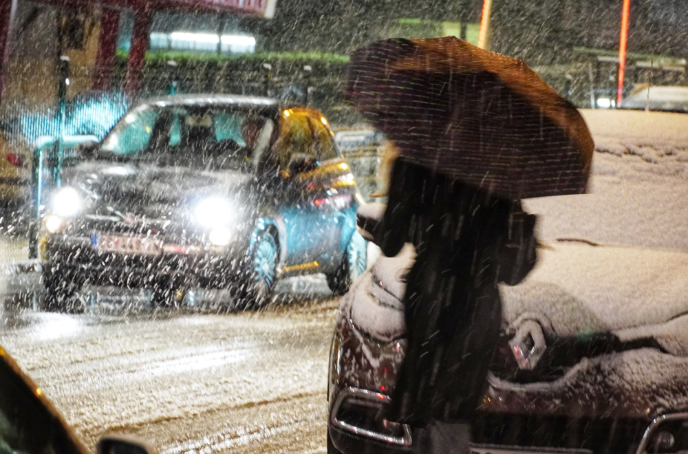 Čeka nas totalni sunovrat; Temperatura pada za čak 20 stepeni, a stiže i sneg
