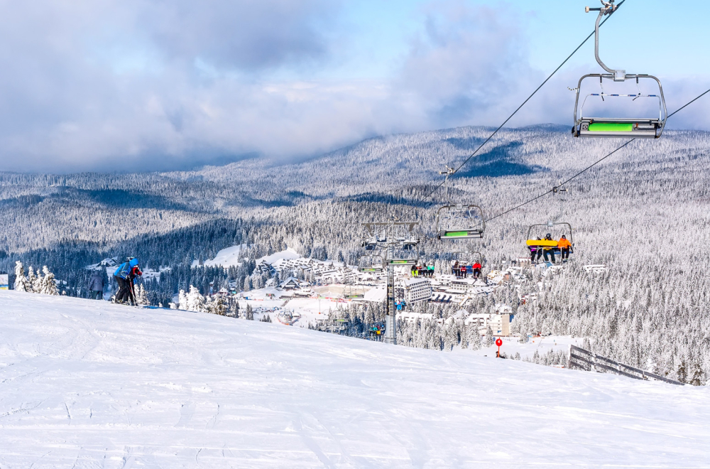 Kopaonik vrvi od turista: Više od 10.000 skijaša, a cene ski-pasa ostale iste FOTO/VIDEO
