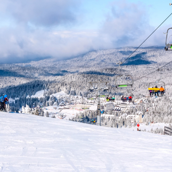 Više od 3.000 skijaša na "vrhu" Srbije: Turisti iz jedne zemlje posebno dolaze VIDEO