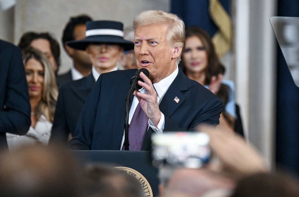 America has a new president; Trump sworn in; Huge applause followed PHOTO/VIDEO
