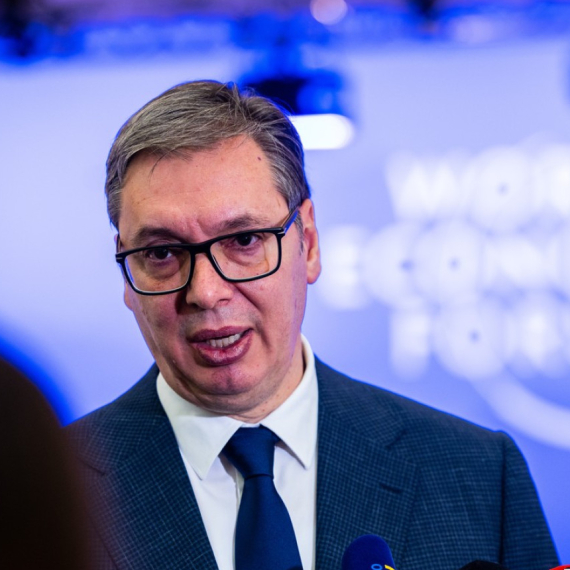 Vučić iz Davosa: Banka broj jedan u Srbiji će raditi na kreditima za mlade