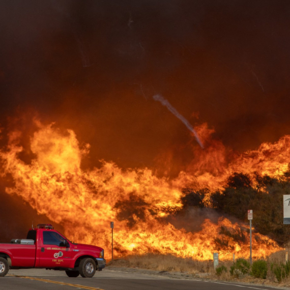 Red alert in force: Emergency evacuation, flames will go "nuclear" PHOTO/VIDEO