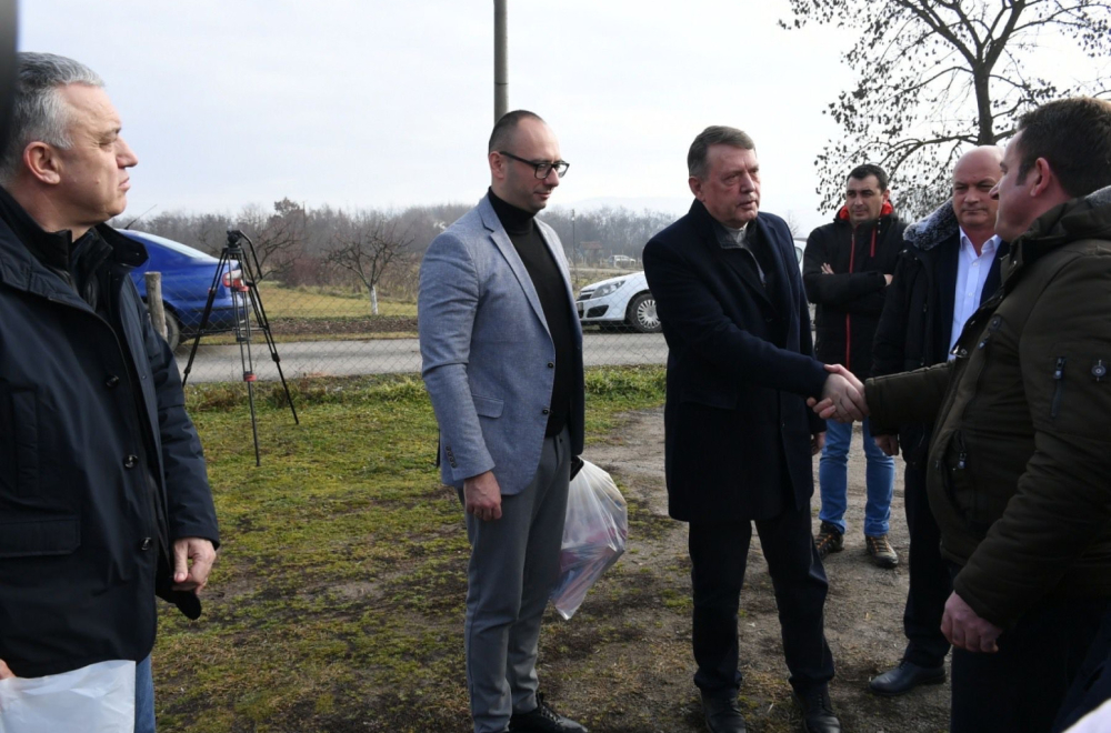 Delegacija Srpske liste posetila porodice Ostojić i Komatović u selu Osojane FOTO