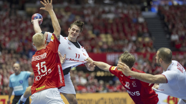 Danci nastavljaju da gaze, Mađari dobili mali derbi
