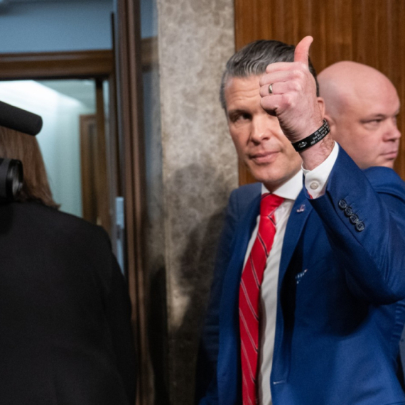 Hegset ne bi da ide: Neću odustati