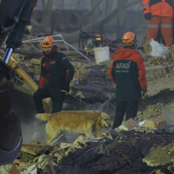 Dvoje poginulih u urušavanju zgrade u Turskoj; Privedene četiri osobe FOTO/VIDEO