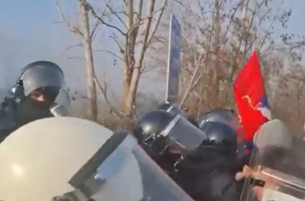 Opozicionari i studenti prete policiji: "Imate još malo vremena da odaberete stranu" VIDEO