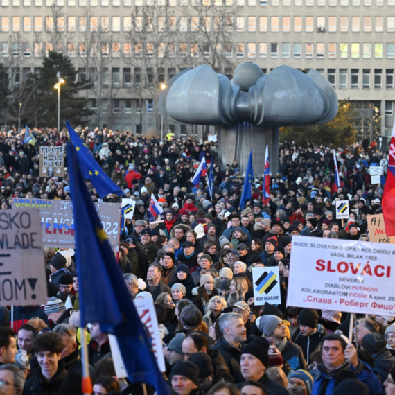 U Slovačkoj identični protesti kao u Srbiji FOTO