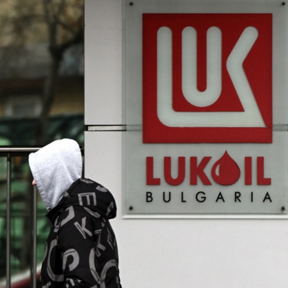 "Kupite Lukoil"