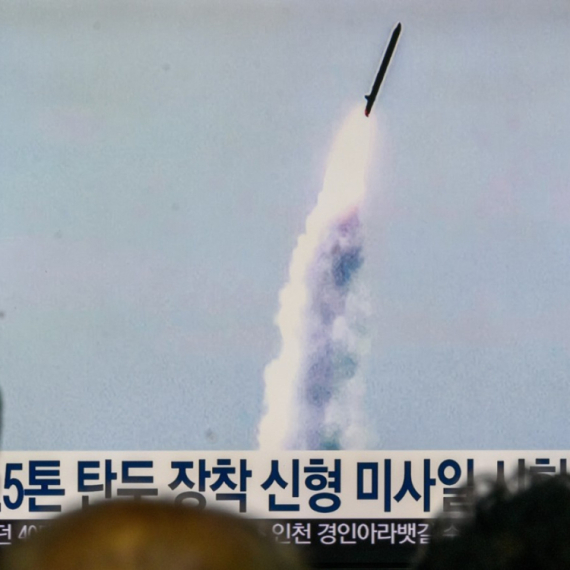 Severna Koreja ponovo provocira; Ispaljene rakete uoči Trampove posete