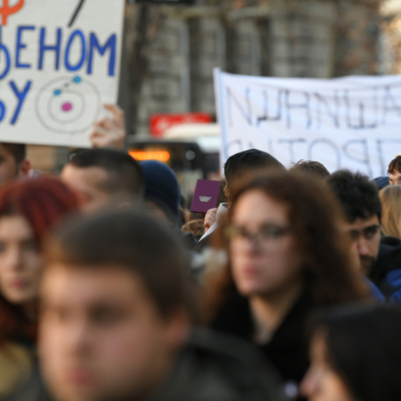 Profesor Antić: Ideologije među opozicionim demonstrantima i blokaderima nema; "Privesci Đilasa"