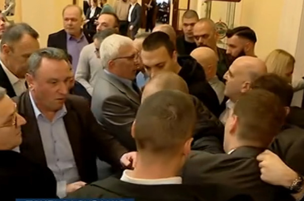 Opozicija pravila novi haos u Skupštini: Upali na Kolegijum pred sutrašnju sednicu; Kolegijum ipak održan