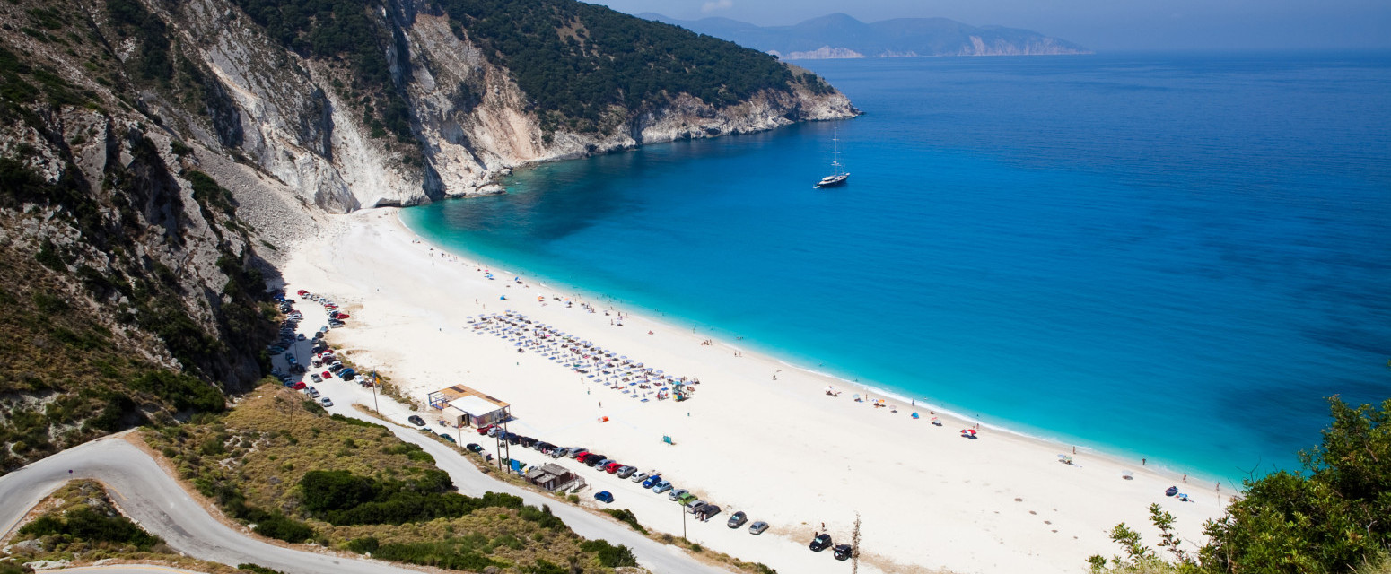Stene se obrušile pored plaže pune kupača na Kefaloniji, turisti snimali trenutak strave VIDEO