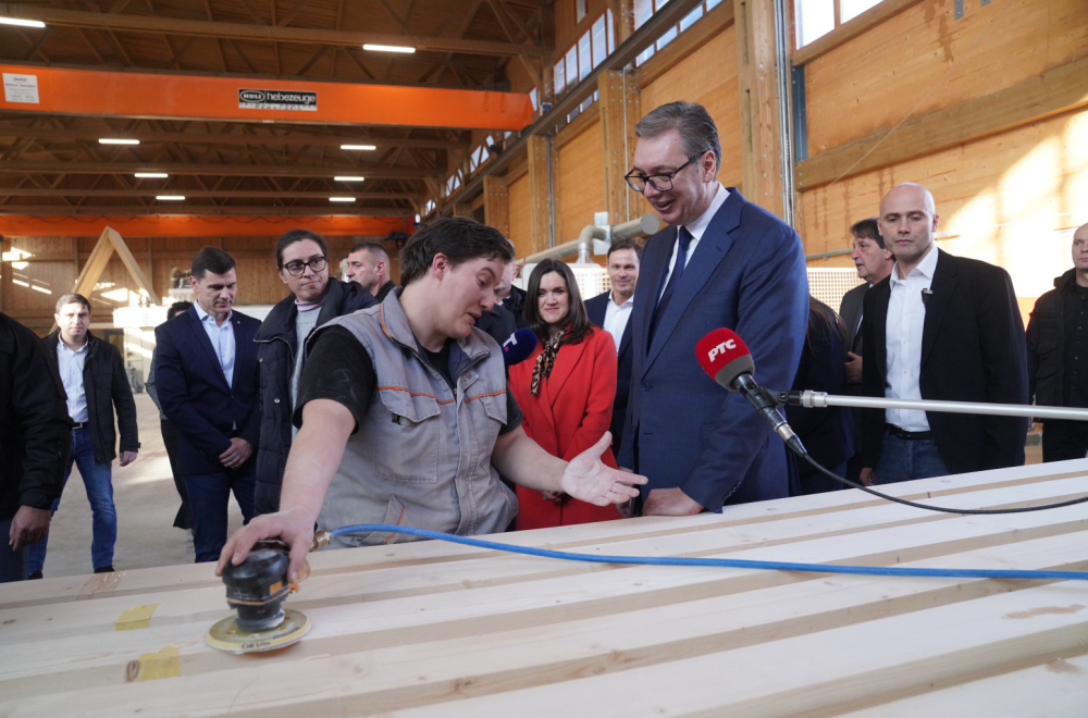 Vučić u obilasku fabrike Kolarević u Ćićevcu: Dajemo podršku domaćim proizvođačima