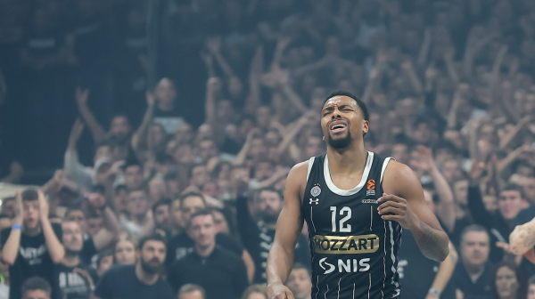 Braun "prodao" crno-bele, Partizan "pao" uz zvuk sirene; Penjaroja kao papagaj; "Nije bilo plana"