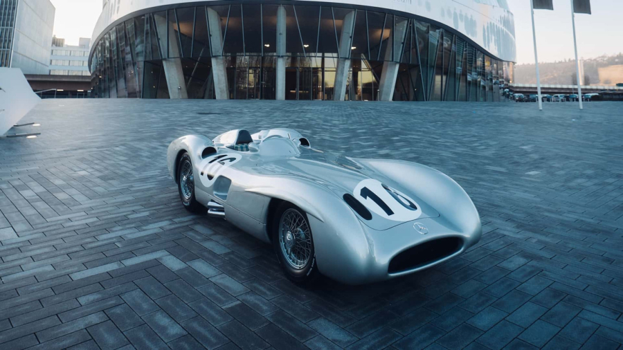 Legendarni Mercedesov automobil prodat za 50 miliona evra FOTO